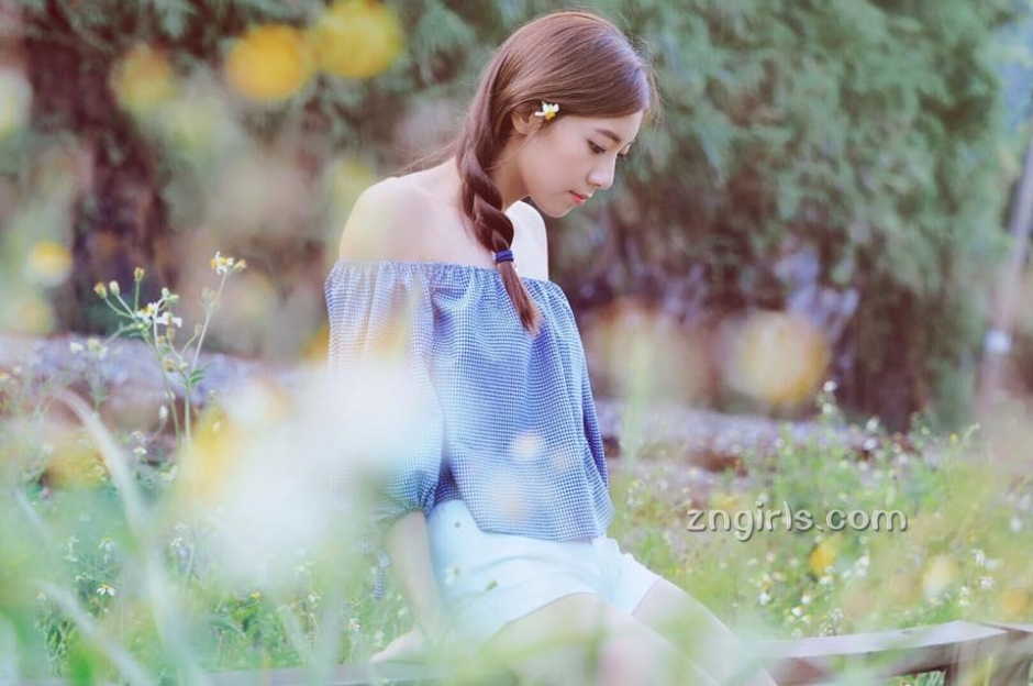 台湾美女晴晴性感私房照酥胸诱人