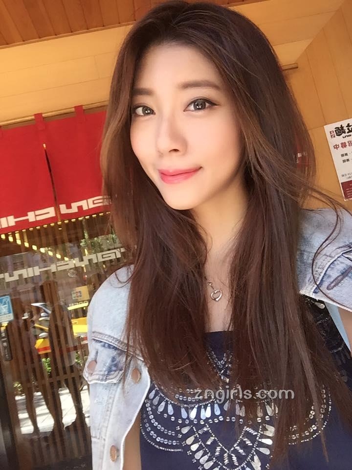 台湾美女晴晴性感私房照酥胸诱人