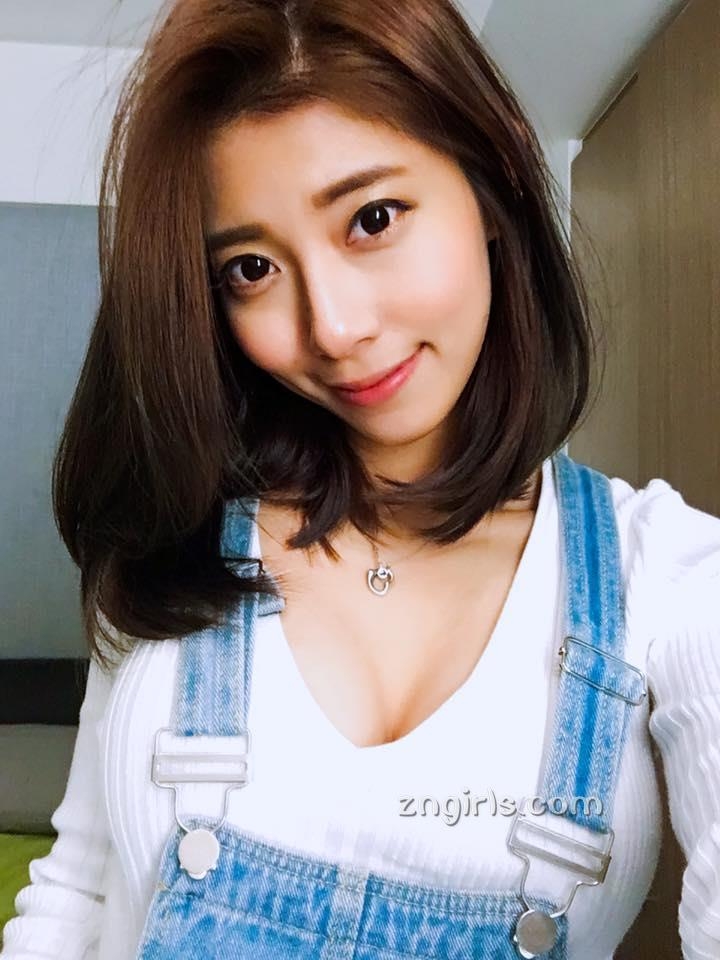 台湾美女晴晴性感私房照酥胸诱人