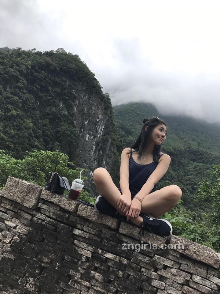 台湾美女晴晴性感私房照酥胸诱人