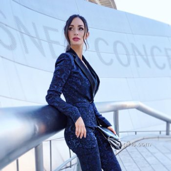 辣妹模特Rosie Roff黑丝情趣内衣写真