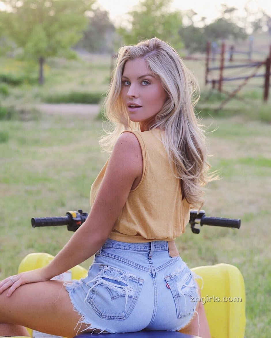 外国美女Carly Lauren性感比基尼写真