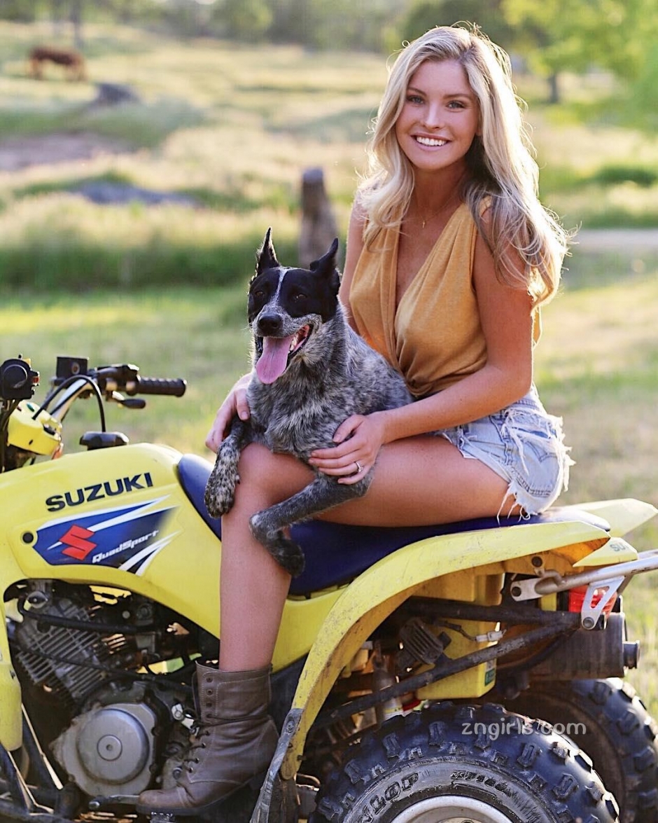 外国美女Carly Lauren性感比基尼写真