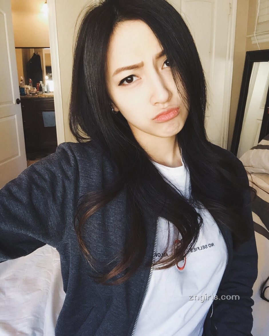 越南御姐Jessie Luong冷艳私房自拍照