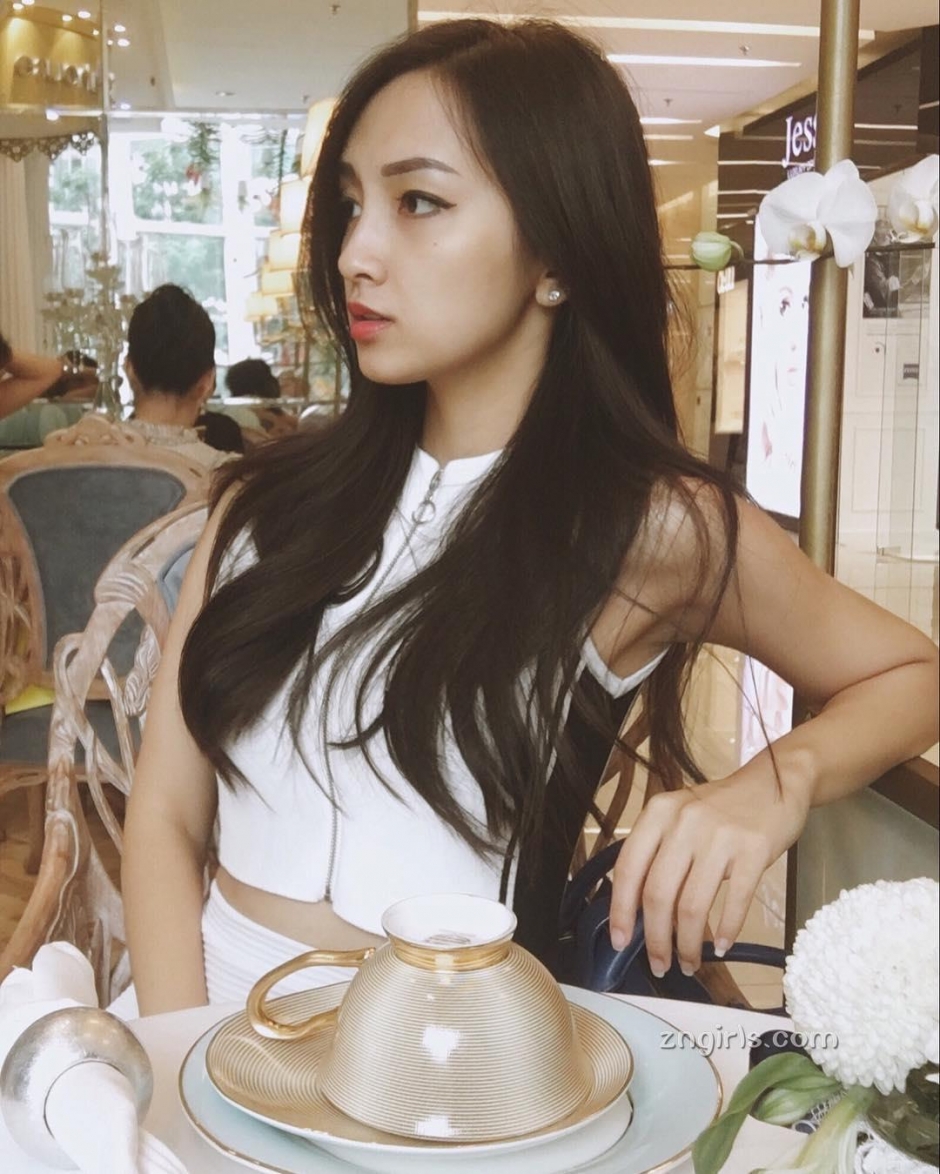 越南御姐Jessie Luong冷艳私房自拍照