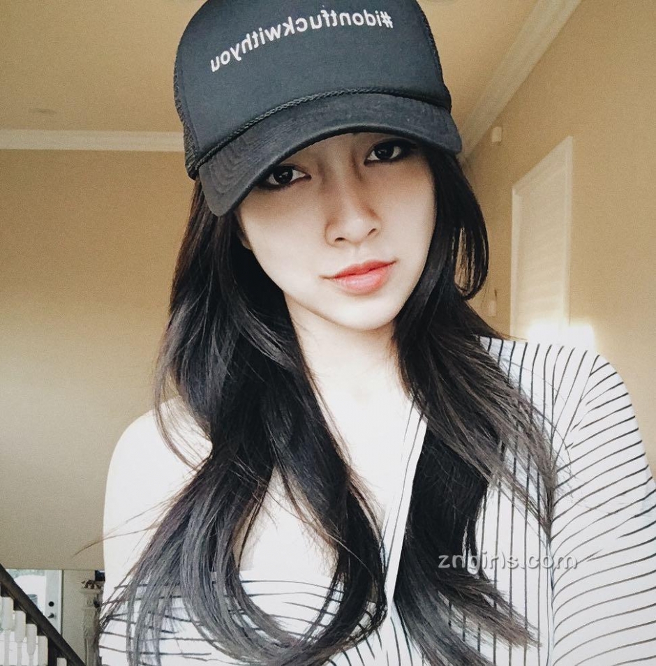 越南御姐Jessie Luong冷艳私房自拍照