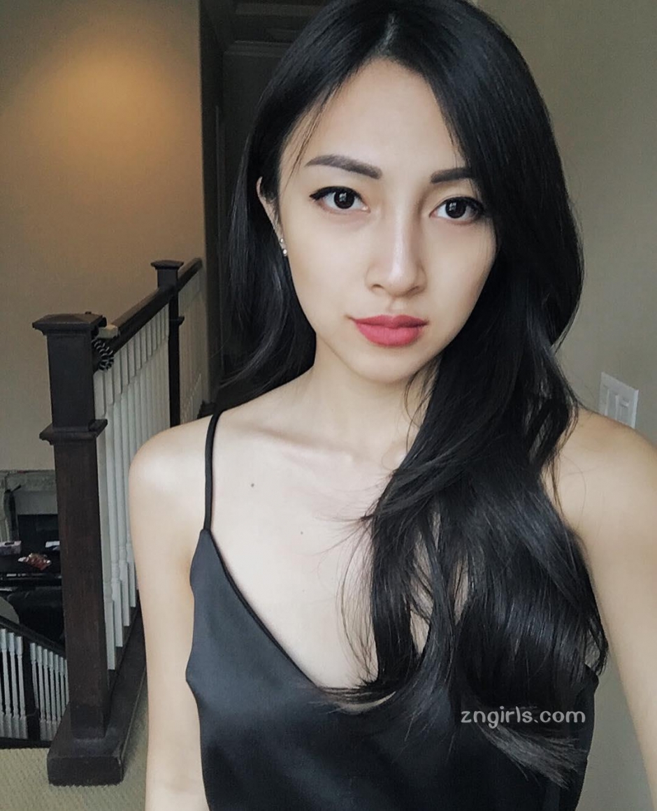 越南御姐Jessie Luong冷艳私房自拍照