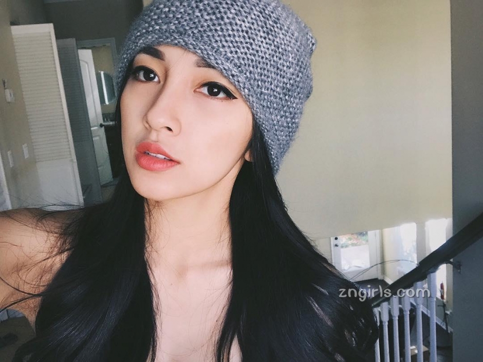 越南御姐Jessie Luong冷艳私房自拍照