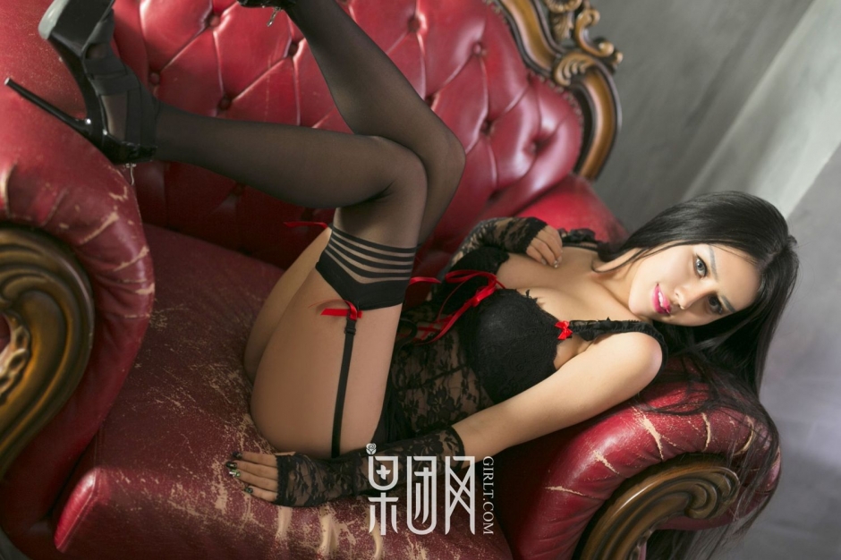 性感美女陈迪娅蕾丝内衣写真妩媚迷人