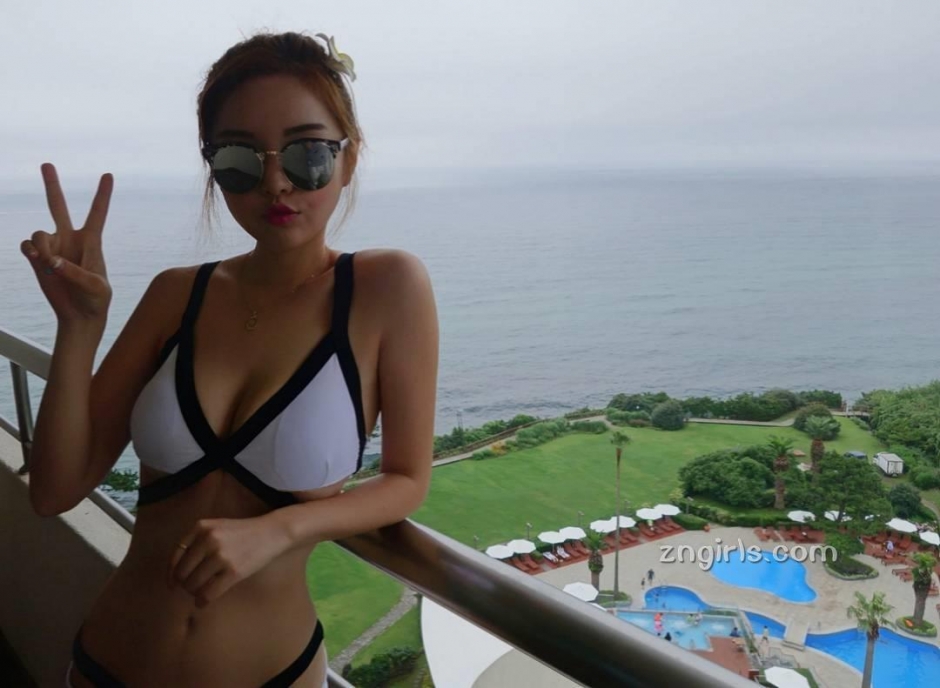 韩国模特真熙私房性感写真秀丰满身材