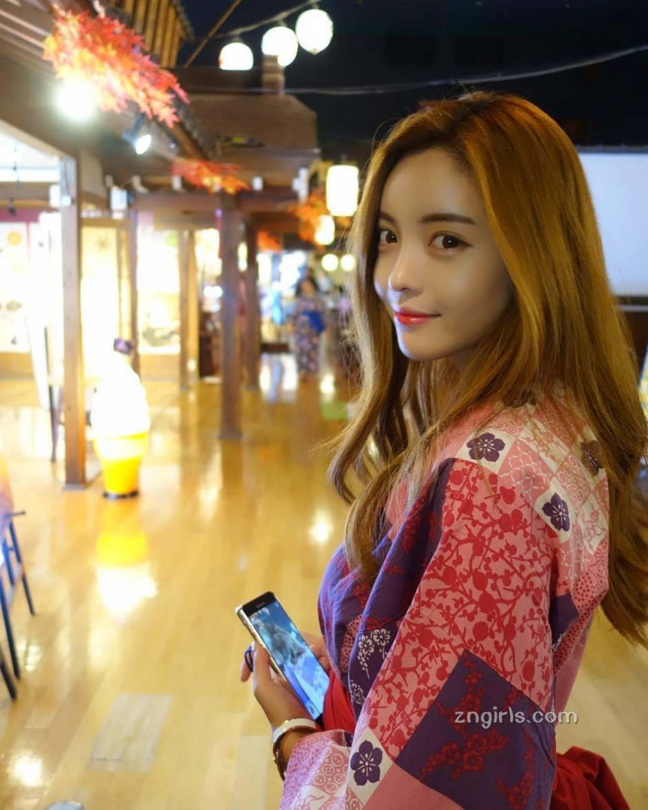 韩国模特真熙私房性感写真秀丰满身材