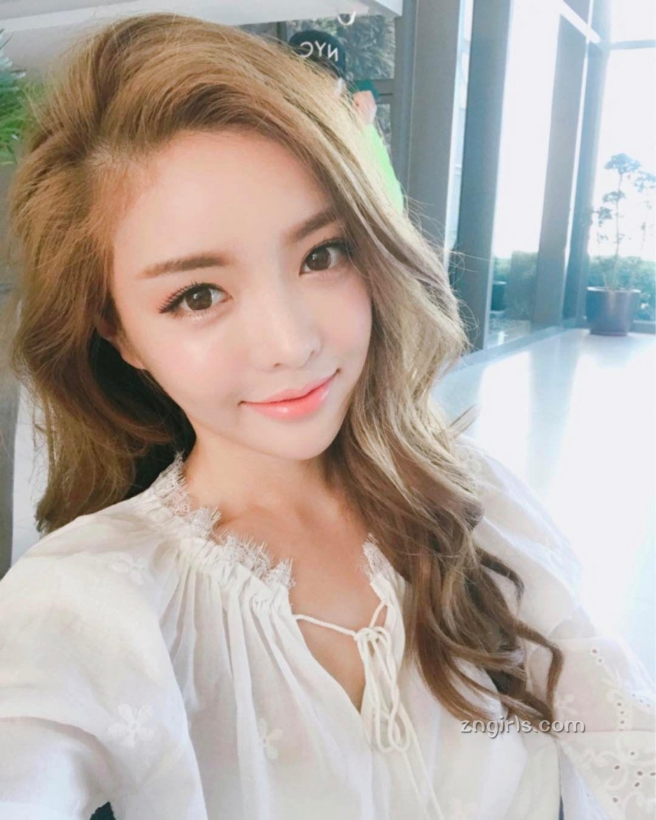 韩国模特真熙私房性感写真秀丰满身材