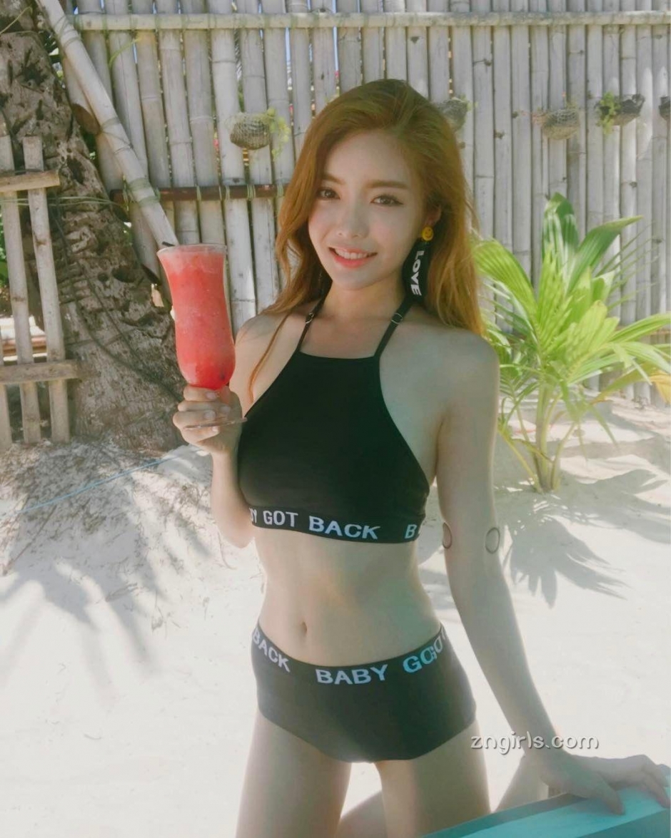 韩国模特真熙私房性感写真秀丰满身材