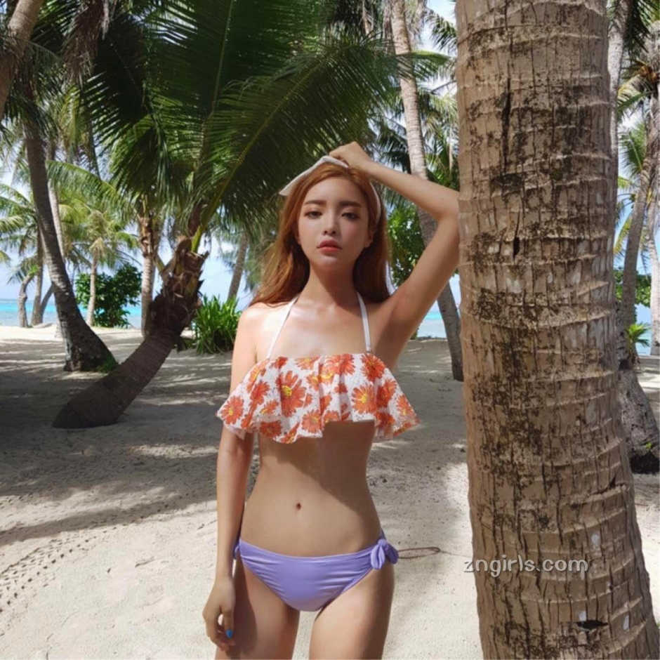 韩国模特真熙私房性感写真秀丰满身材