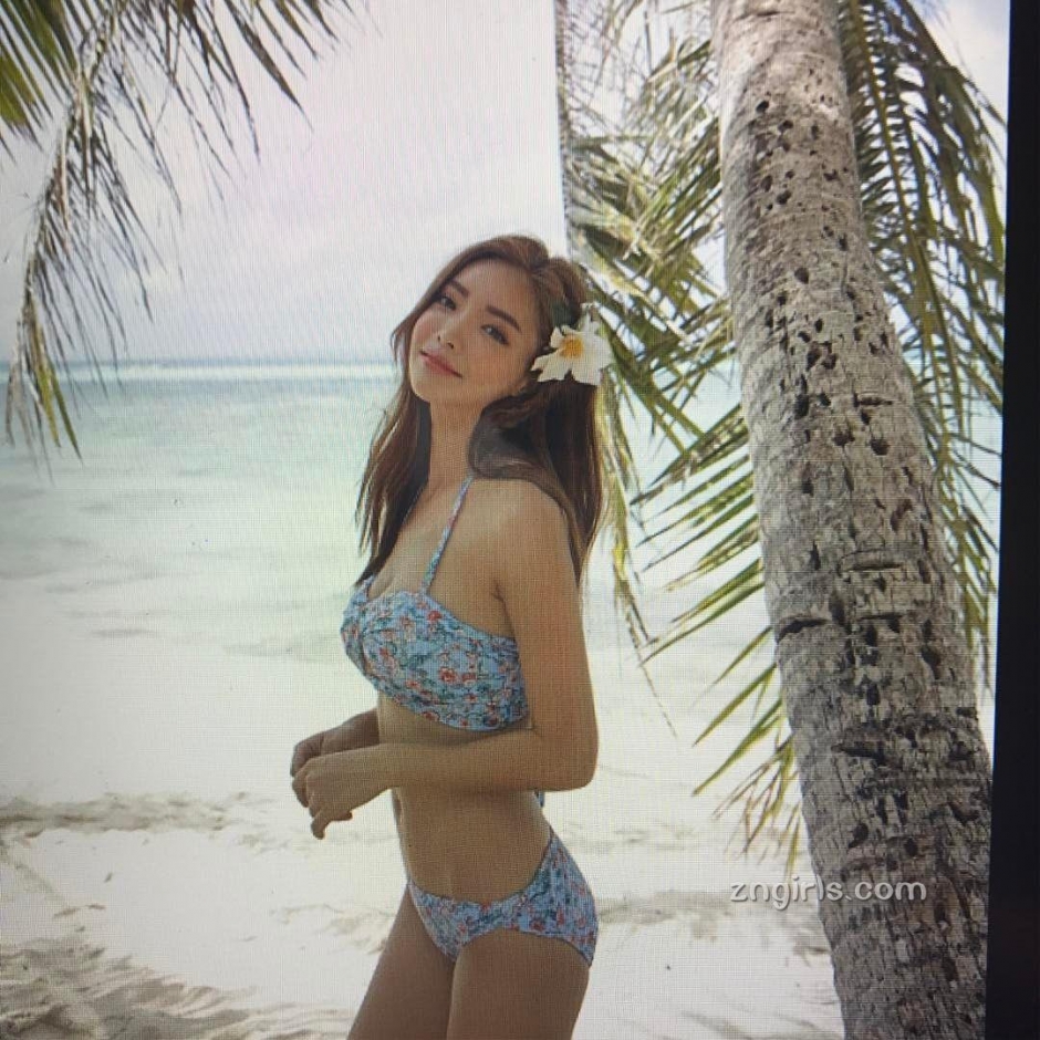 韩国模特真熙私房性感写真秀丰满身材