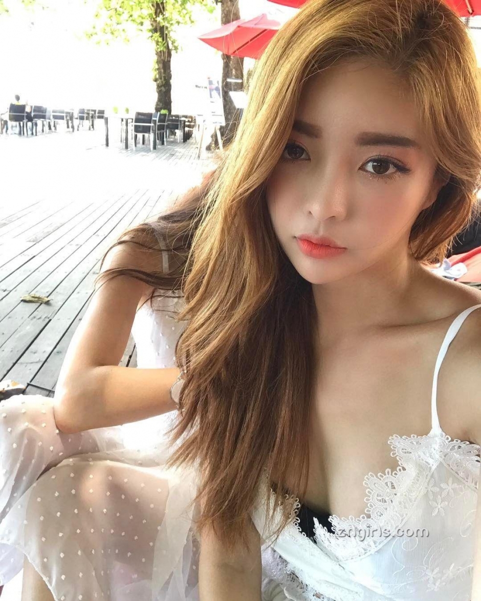 韩国模特真熙私房性感写真秀丰满身材