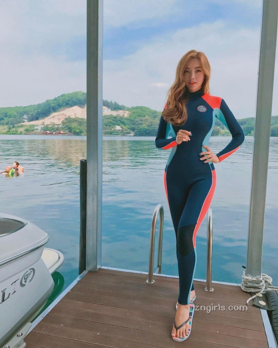 韩国模特真熙私房性感写真秀丰满身材