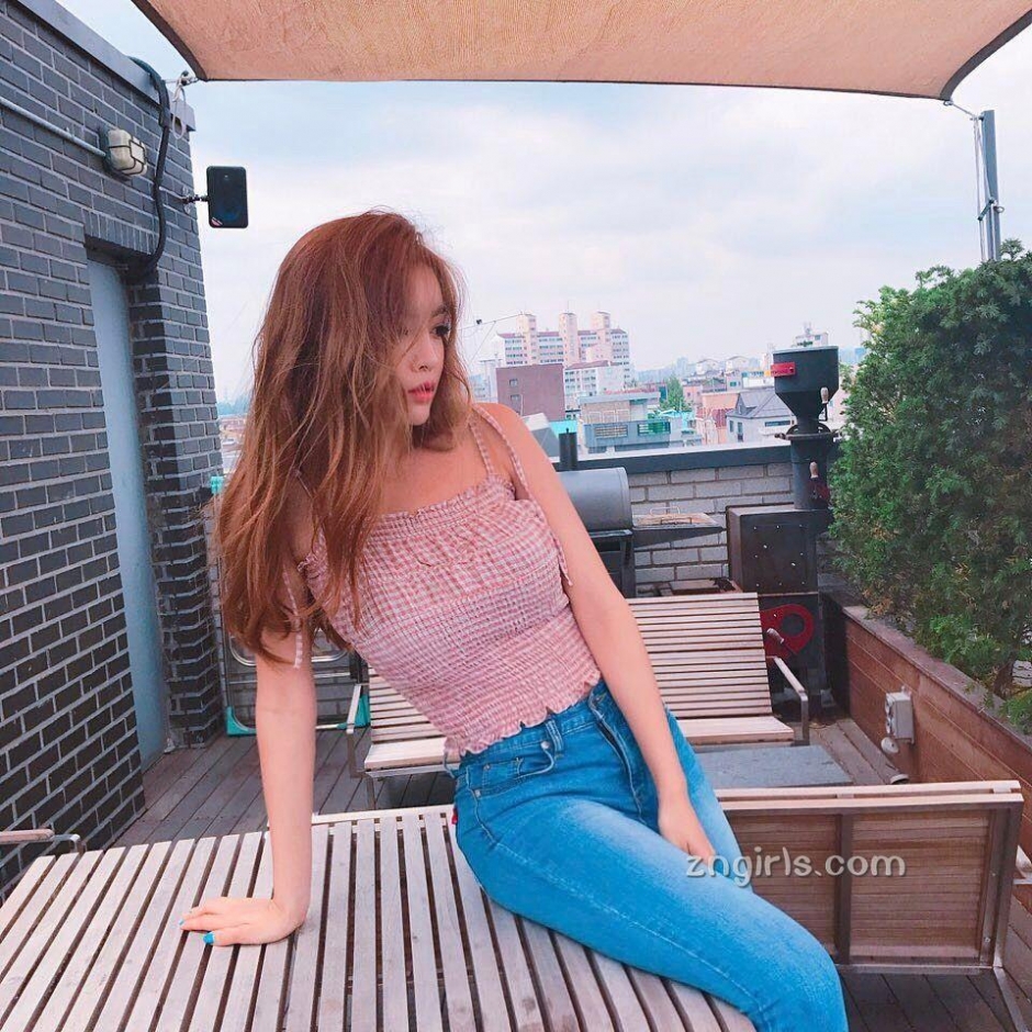 韩国模特真熙私房性感写真秀丰满身材