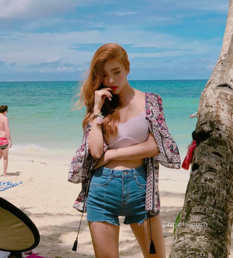 韩国模特真熙私房性感写真秀丰满身材