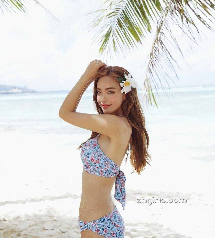 韩国模特真熙私房性感写真秀丰满身材