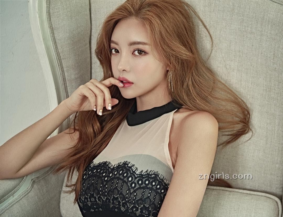 韩国模特真熙私房性感写真秀丰满身材