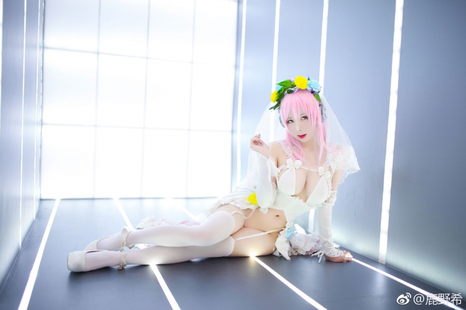 美女Coser鹿野希女仆装写真美乳诱人