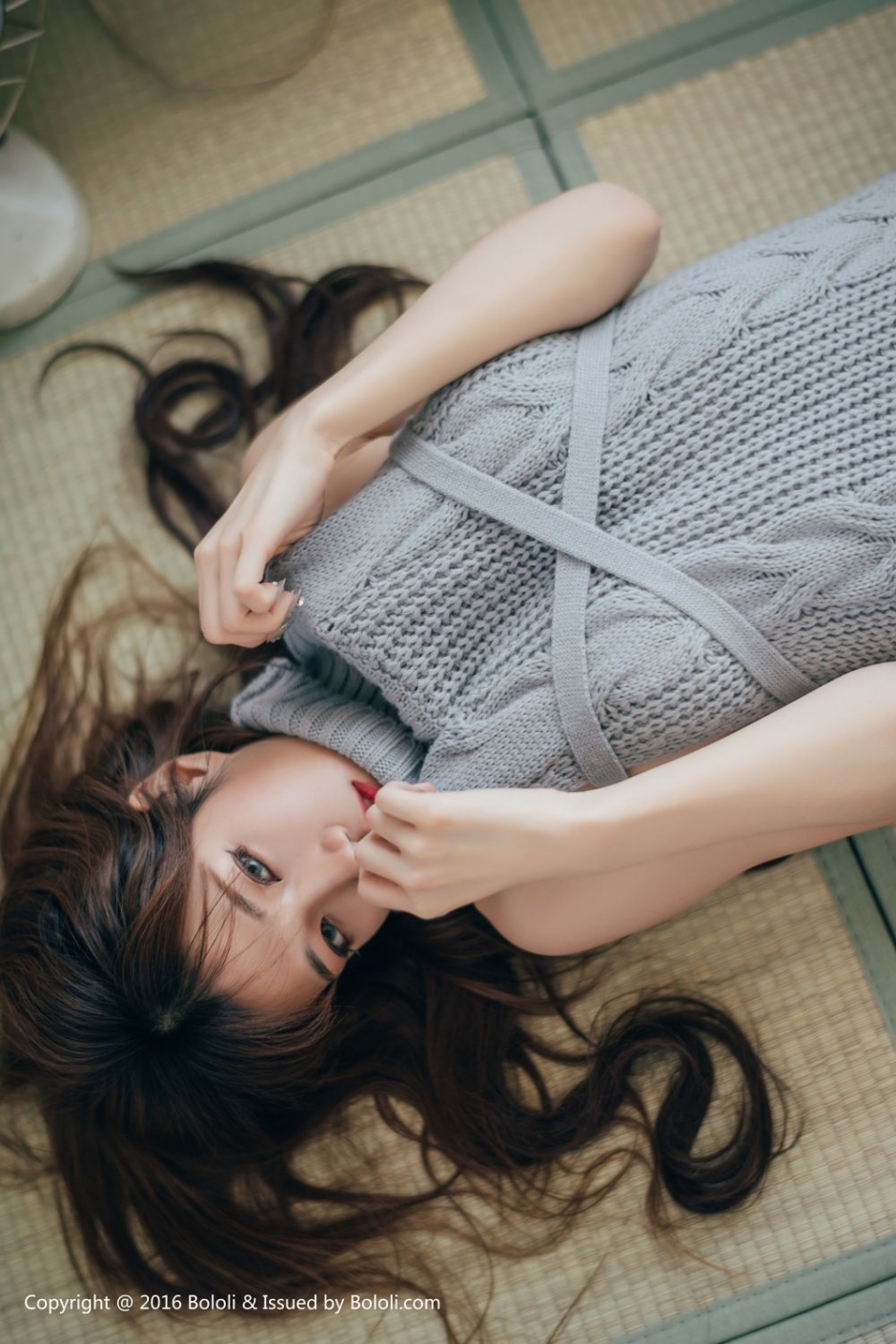 波萝社美女kbora连体装写真翘臀诱人