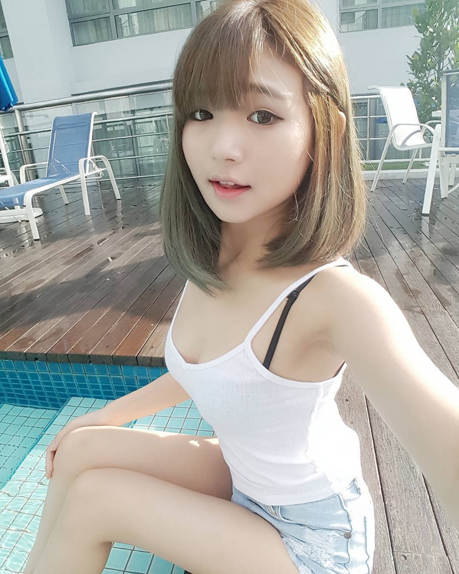 美女萝莉Sylvia Tan比基尼写真图片