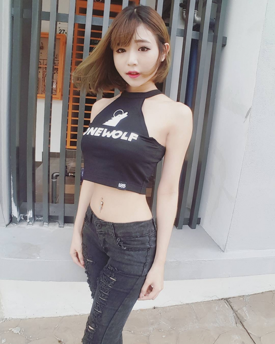 美女萝莉Sylvia Tan比基尼写真图片