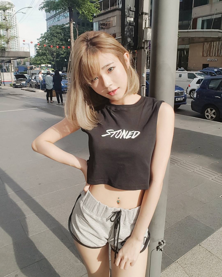 美女萝莉Sylvia Tan比基尼写真图片