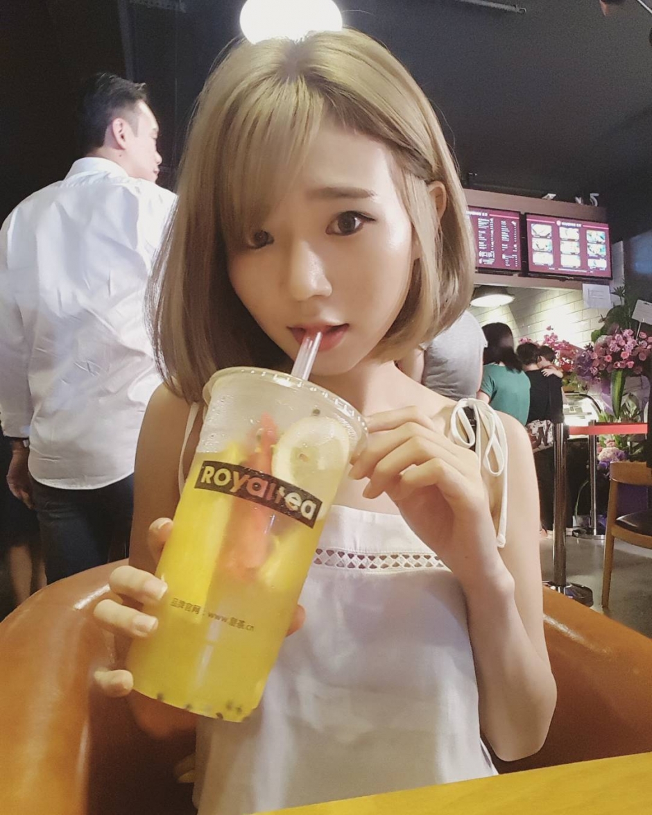 美女萝莉Sylvia Tan比基尼写真图片