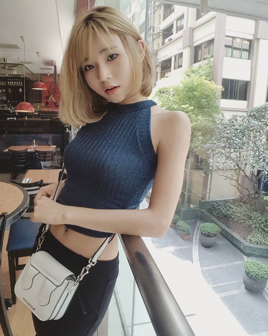 美女萝莉Sylvia Tan比基尼写真图片