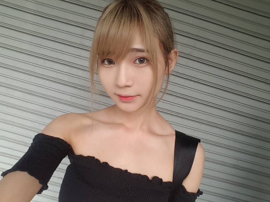 美女萝莉Sylvia Tan比基尼写真图片