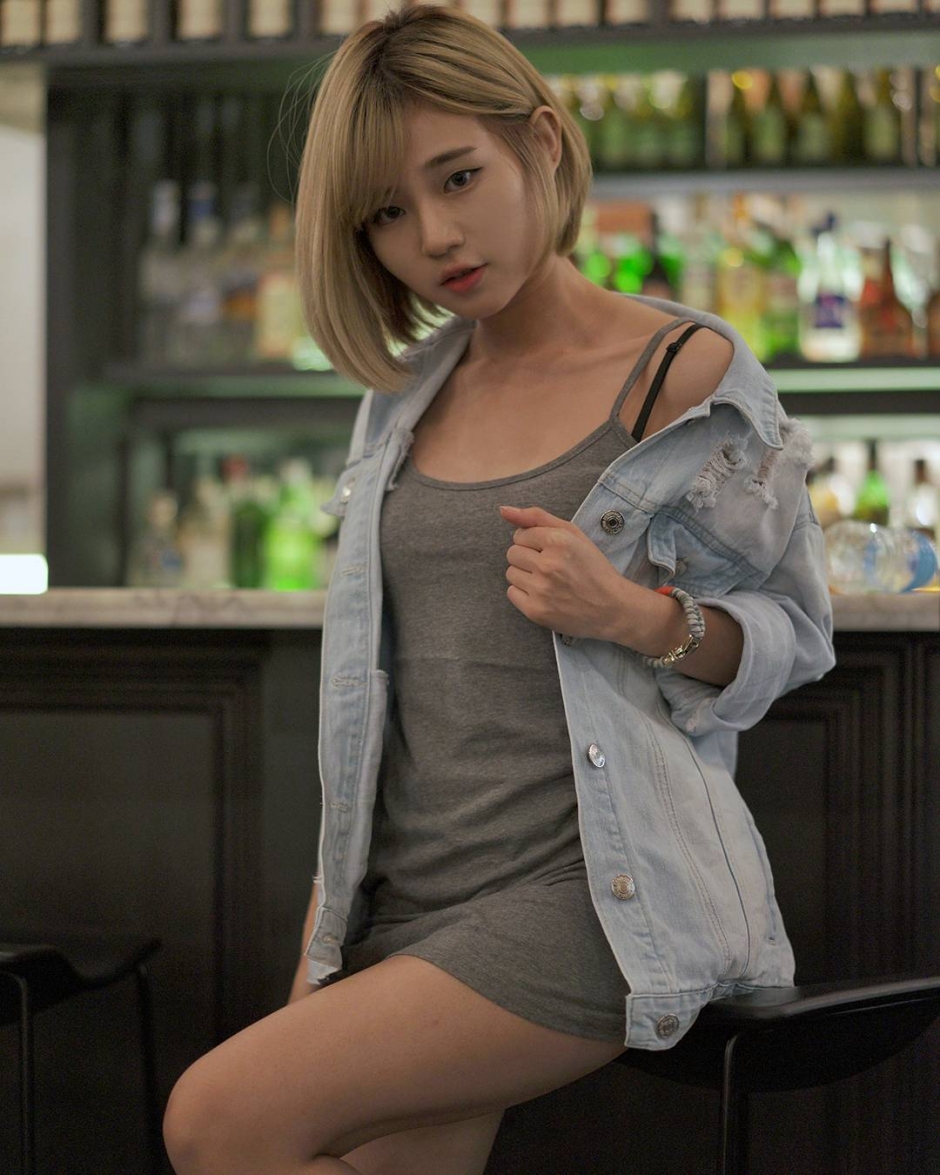 美女萝莉Sylvia Tan比基尼写真图片