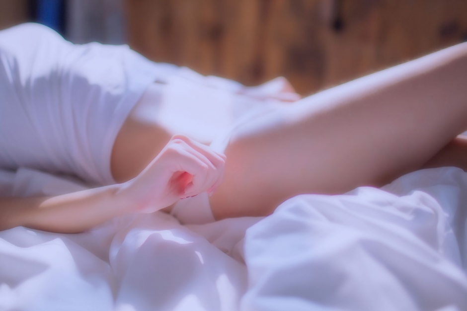 美女主持周星丽私房内衣写真长腿迷人