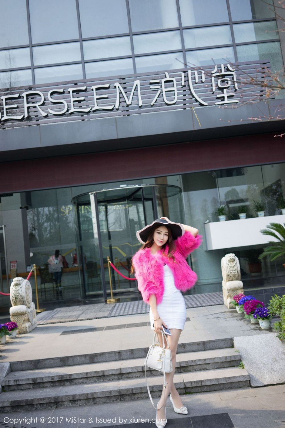 气质美女小蕾蕾泳装写真清纯迷人