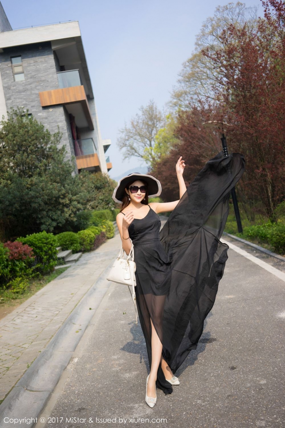 气质美女小蕾蕾泳装写真清纯迷人