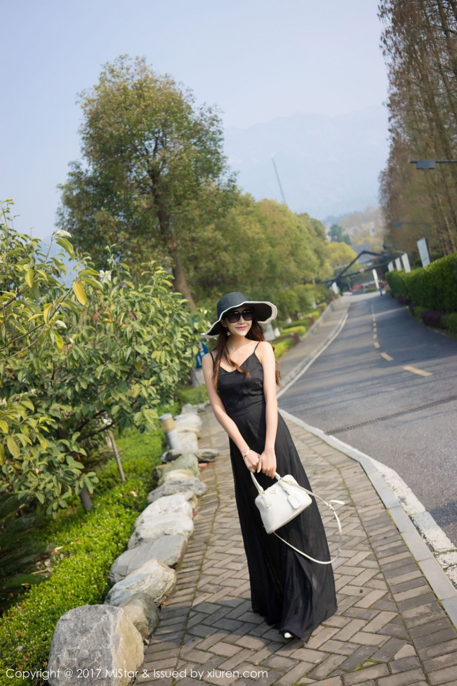 气质美女小蕾蕾泳装写真清纯迷人