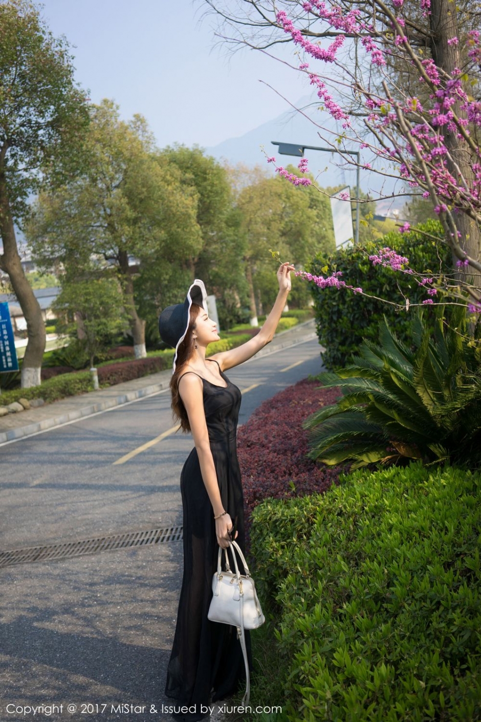 气质美女小蕾蕾泳装写真清纯迷人