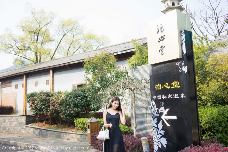 气质美女小蕾蕾泳装写真清纯迷人