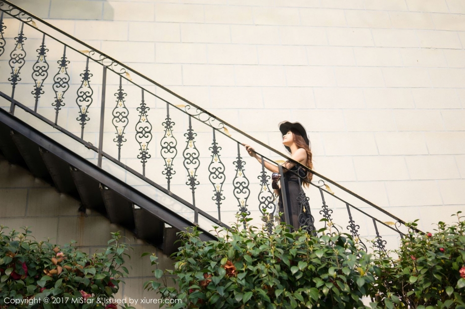 气质美女小蕾蕾泳装写真清纯迷人