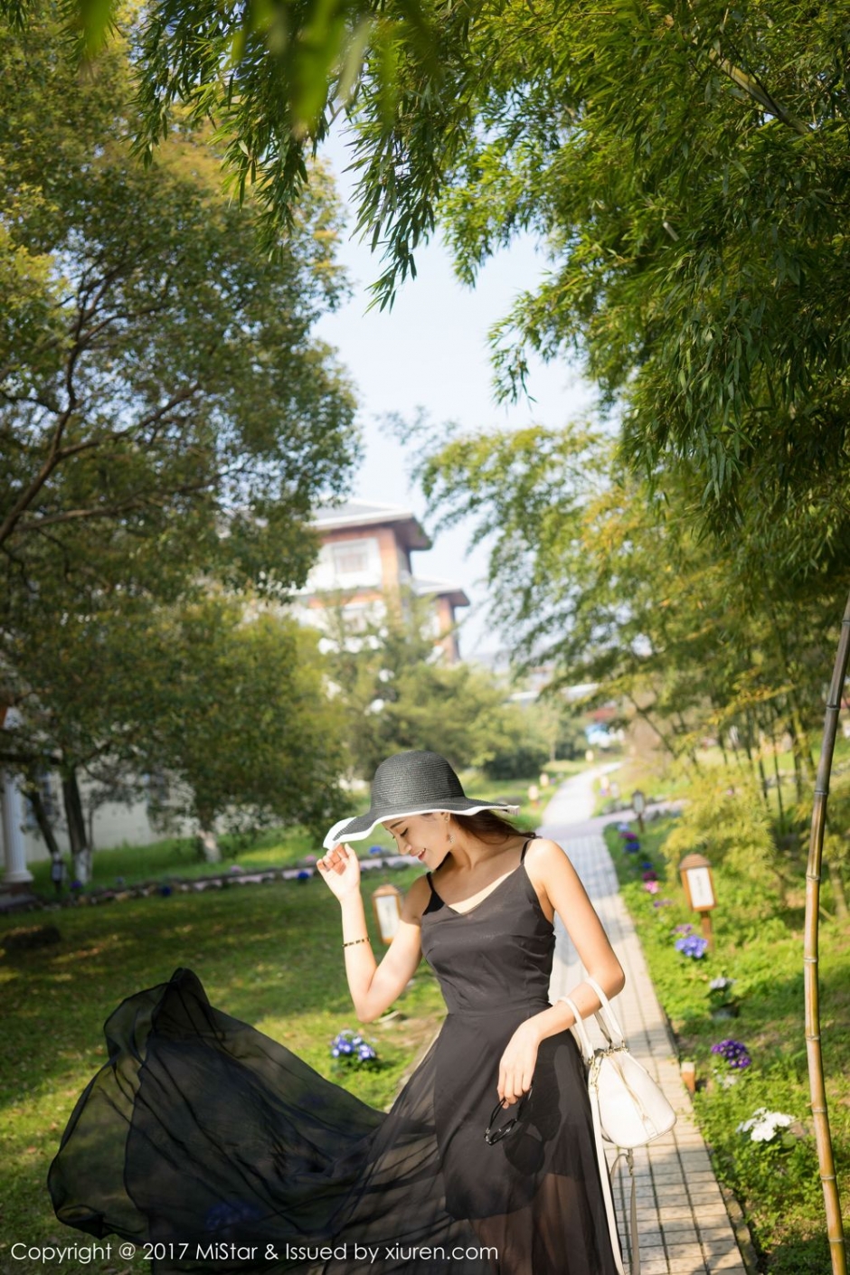 气质美女小蕾蕾泳装写真清纯迷人