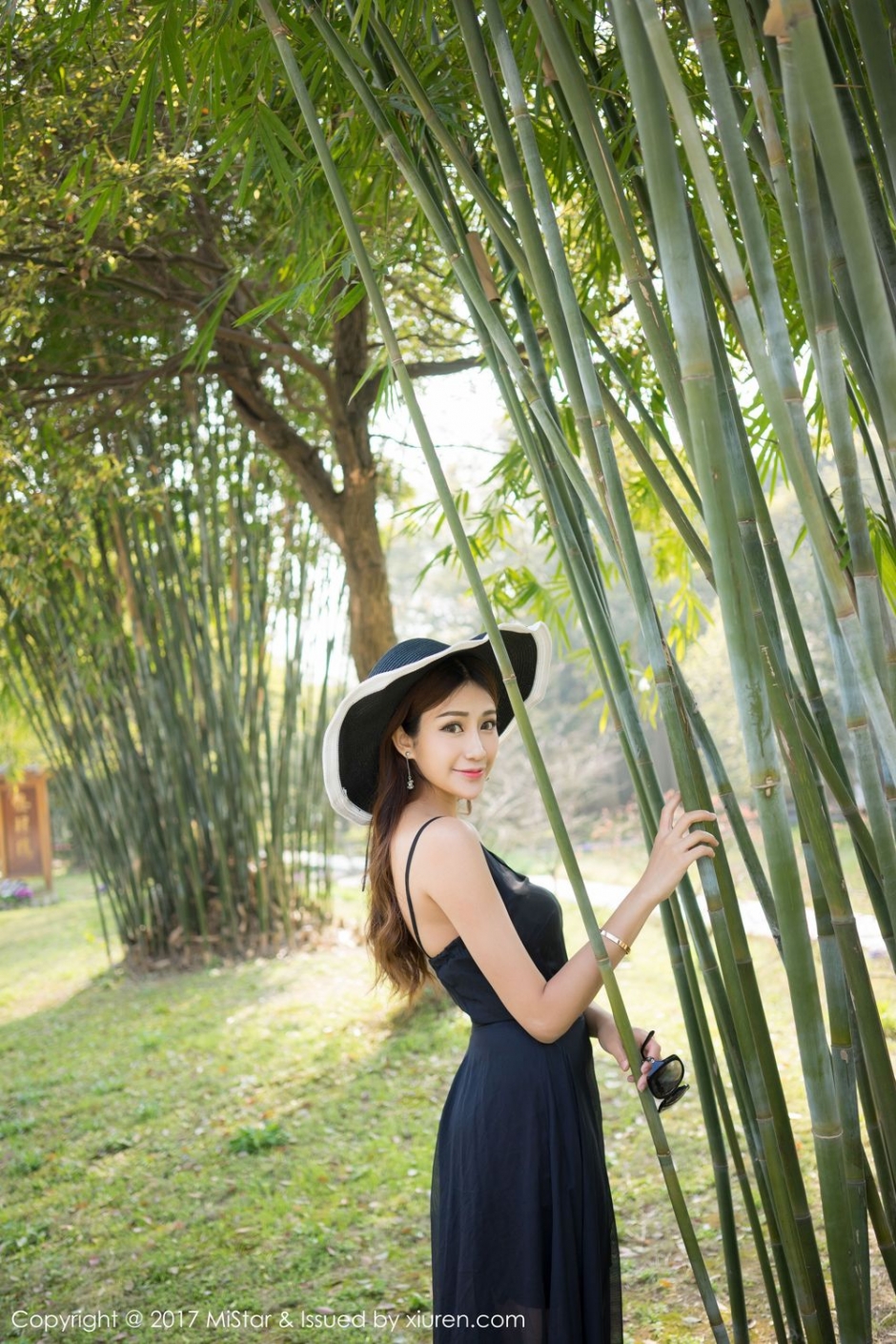 气质美女小蕾蕾泳装写真清纯迷人