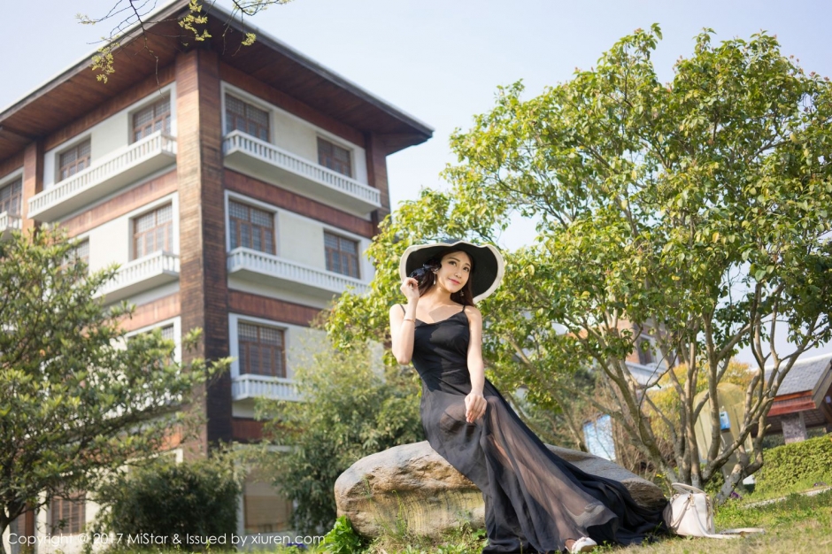 气质美女小蕾蕾泳装写真清纯迷人