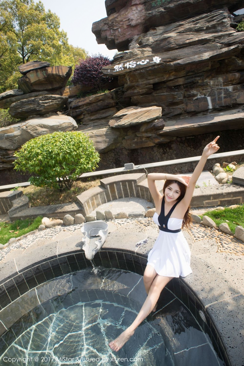 气质美女小蕾蕾泳装写真清纯迷人