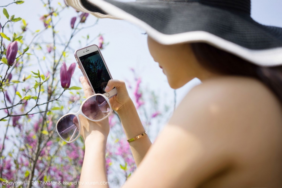 气质美女小蕾蕾泳装写真清纯迷人