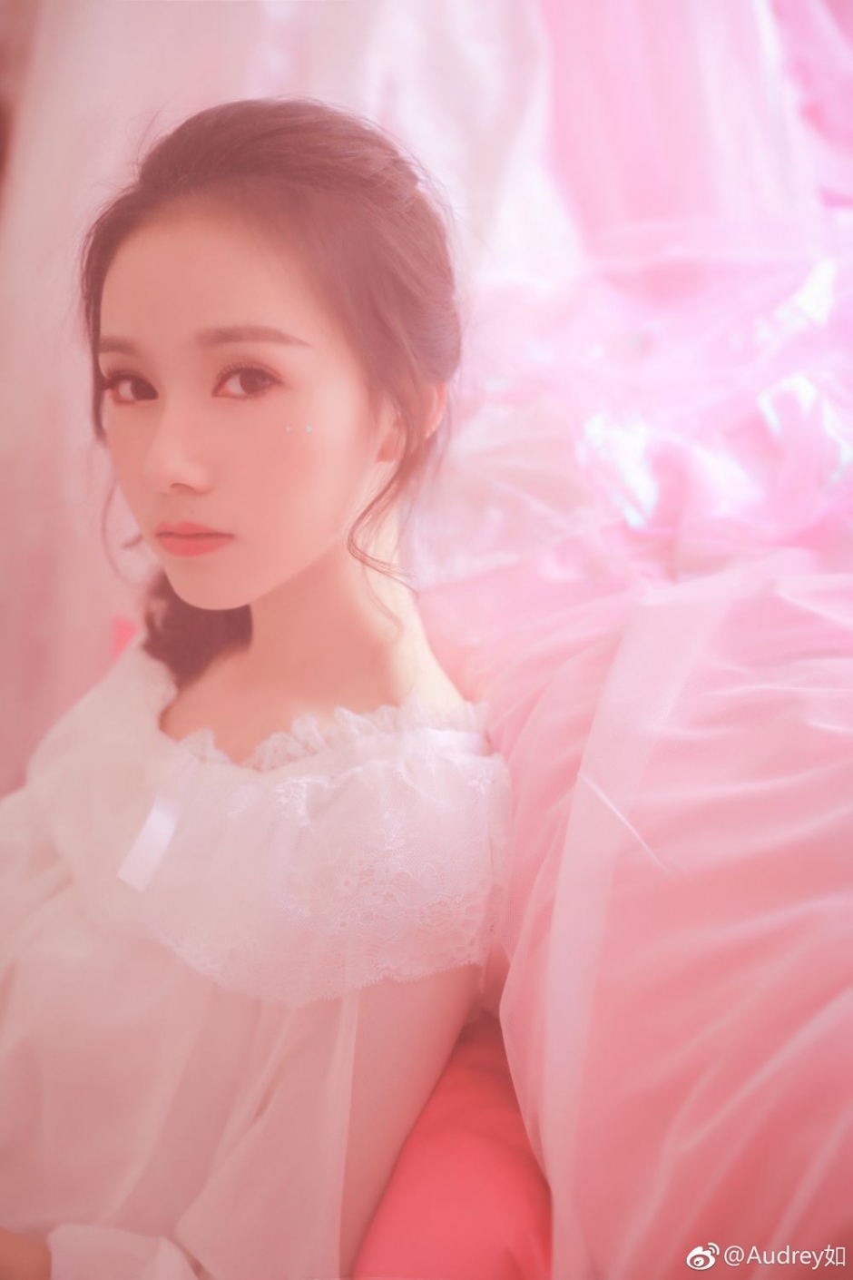 气质美女展如唯美家居写真女神范十足