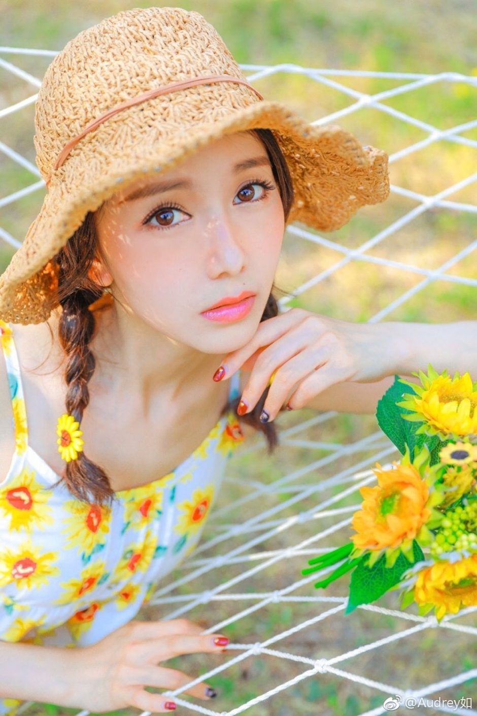 气质美女展如唯美家居写真女神范十足