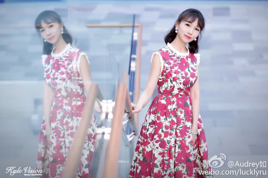 气质美女展如唯美家居写真女神范十足