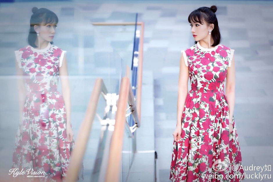 气质美女展如唯美家居写真女神范十足